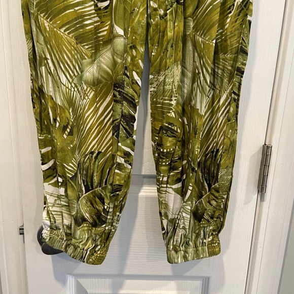 NWT Cupshe Size M Green Smocked Top Tropical Palm Print Flowy Boho Harem Pants - Picture 5 of 10